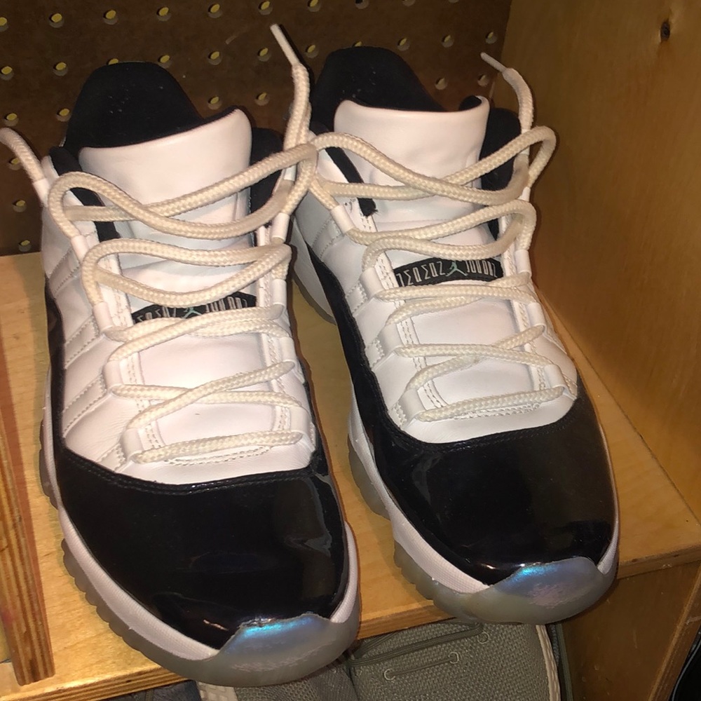 Jordan 11 iridescent